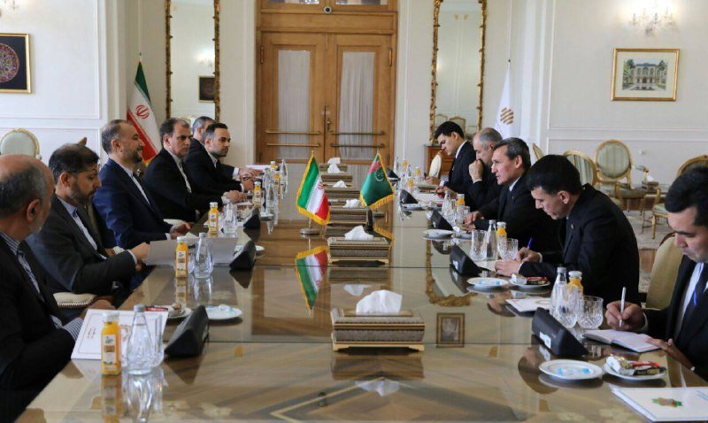 Iran’s FM requests Turkmenistan execute agreements