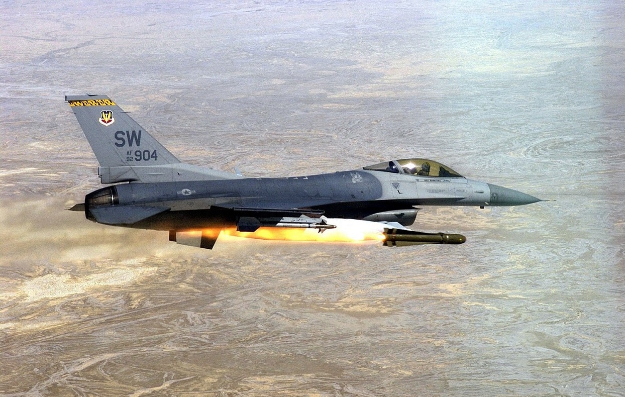 You are currently viewing Best Fighter Plane Ever? The Story of the F-16 Fighting Falcon