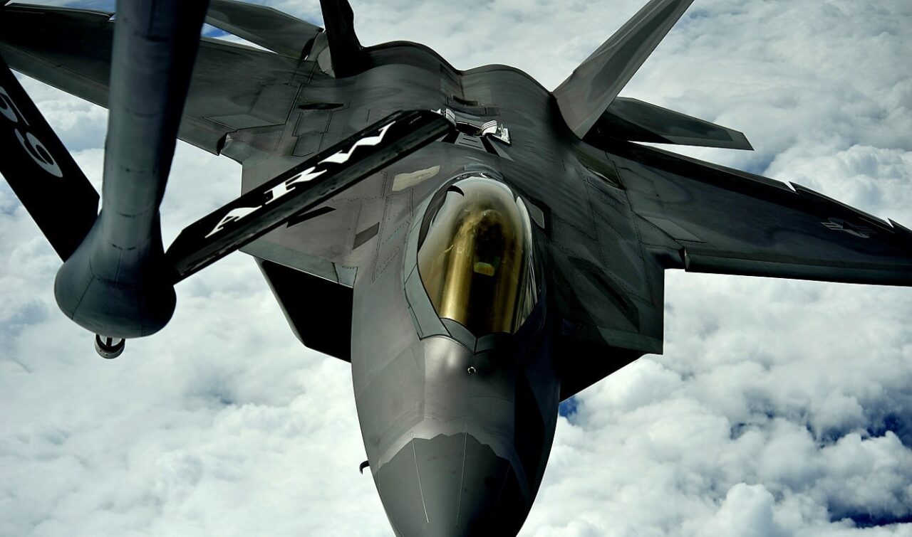 Read more about the article The F-22 Is So Stealthy That It Managed To Sneak Under An Iranian F-4 Unnoticed
