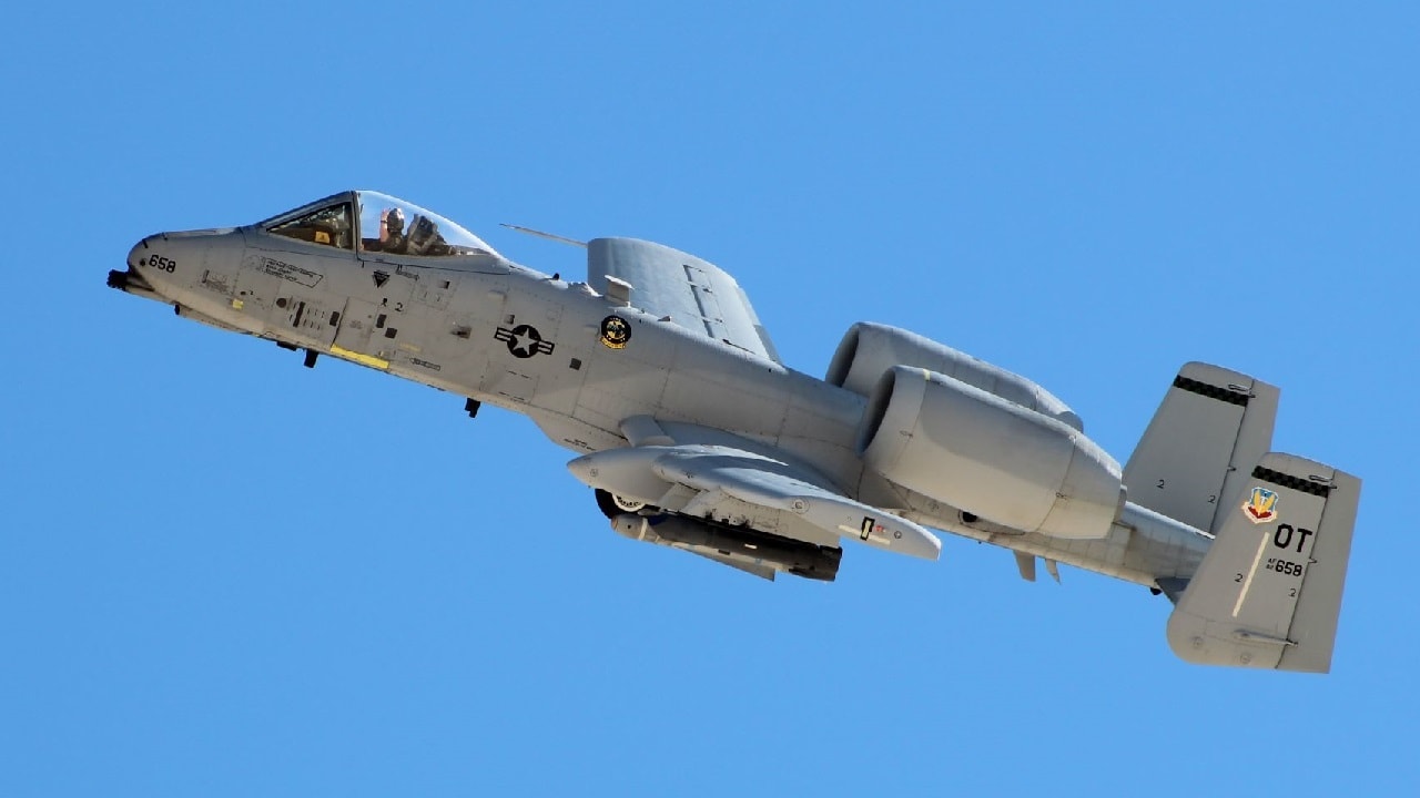 You are currently viewing Tanks With “Reactive” Armor Are No Match For The A-10 Warthog