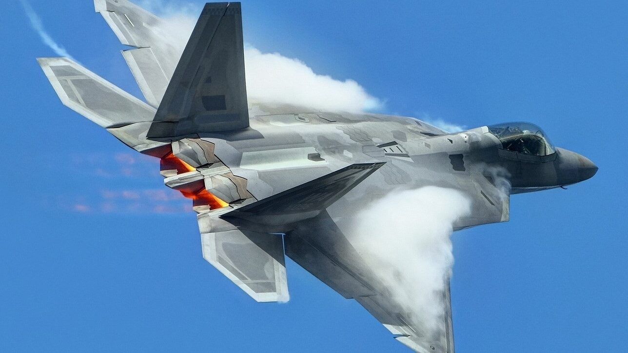 You are currently viewing There Are Only 186 F-22 Raptor Stealth Fighters In Service, And Here’s Why