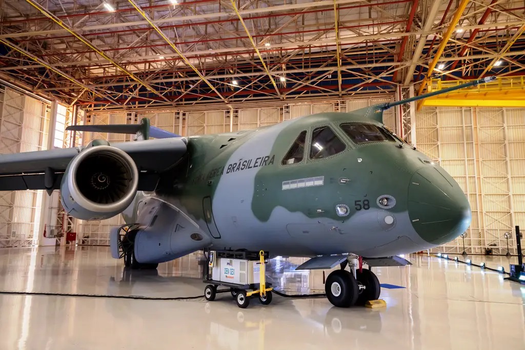 You are currently viewing Brazil Receives First C-390 Transport Aircraft in Full Operational Configuration